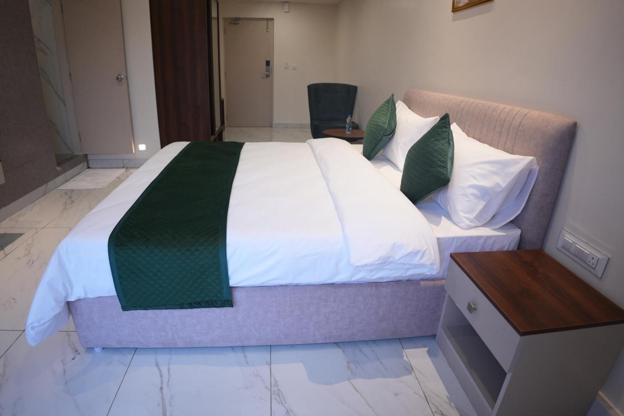 Ak Castle Suites Bangalore Eksteriør bilde